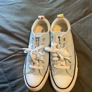 Blue low top converse